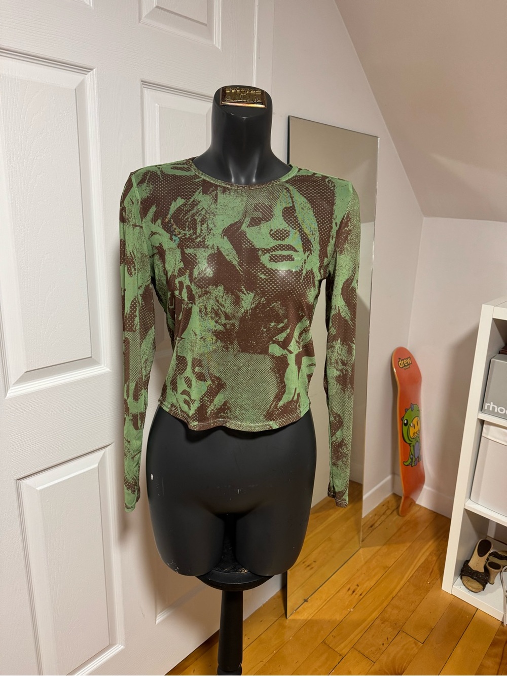 Green & Brown Graphic Long-Sleeve Women’s Top
